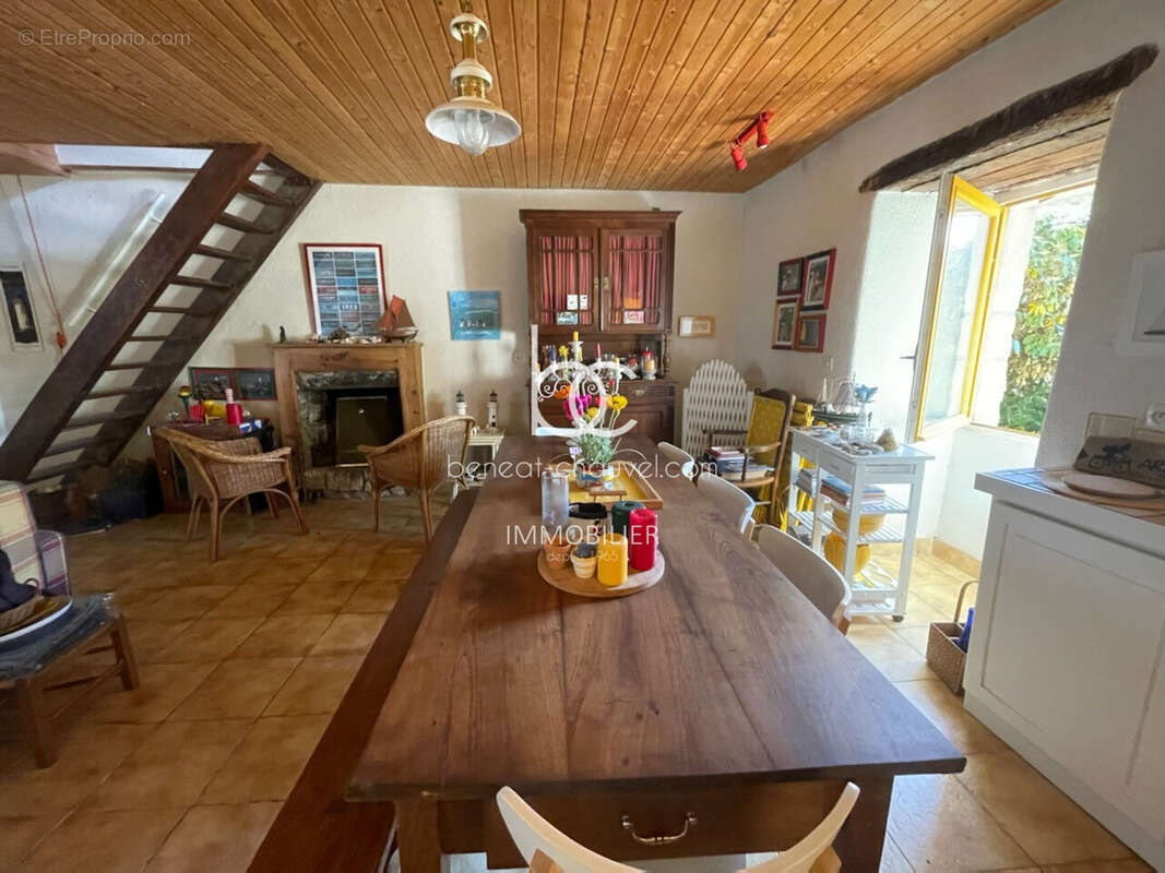 VENTE Maison Pêcheur Pierre  2 Chambres + Mezzanine  200m Golfe  Port Logeo  SAINT-GILDAS-DE-RHUYS (56730) - photo 5