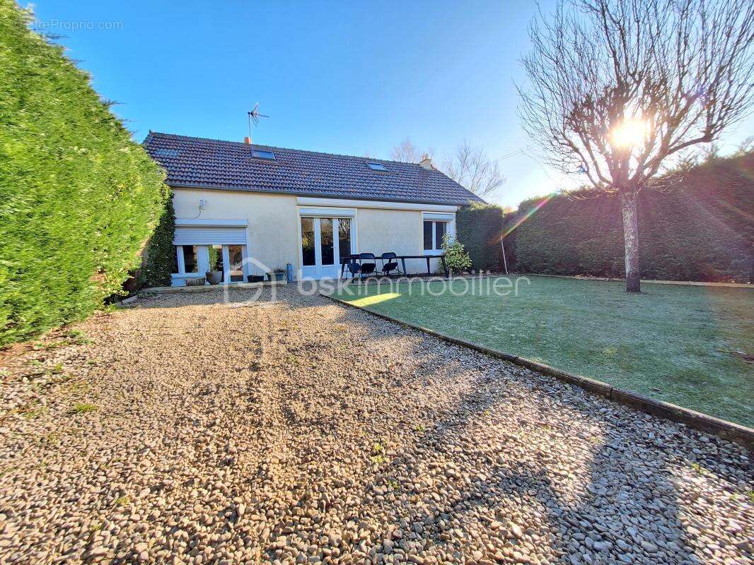 Maison à NEUVY-EN-SULLIAS