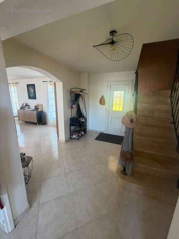 Saint-Sauveur – Élégante maison familiale de 151 m² sur un terrain de 1 600 m² - photo 8