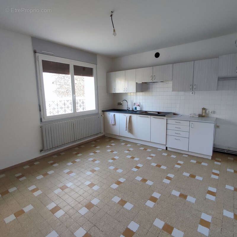 Maison à BRIZAMBOURG