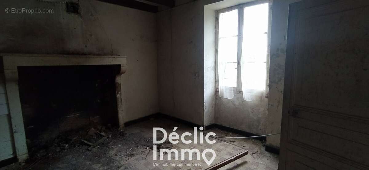 Ensemble de Maisons en Pierre  9 km de Champagne-Mouton  Calme, Campagne et Gros Potentiel - photo 10