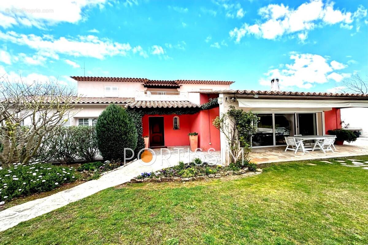 Maison à LE ROURET