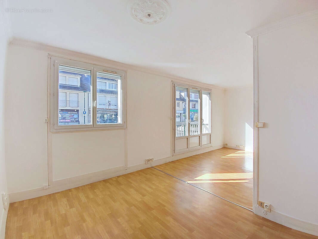 Appartement à MAINVILLIERS