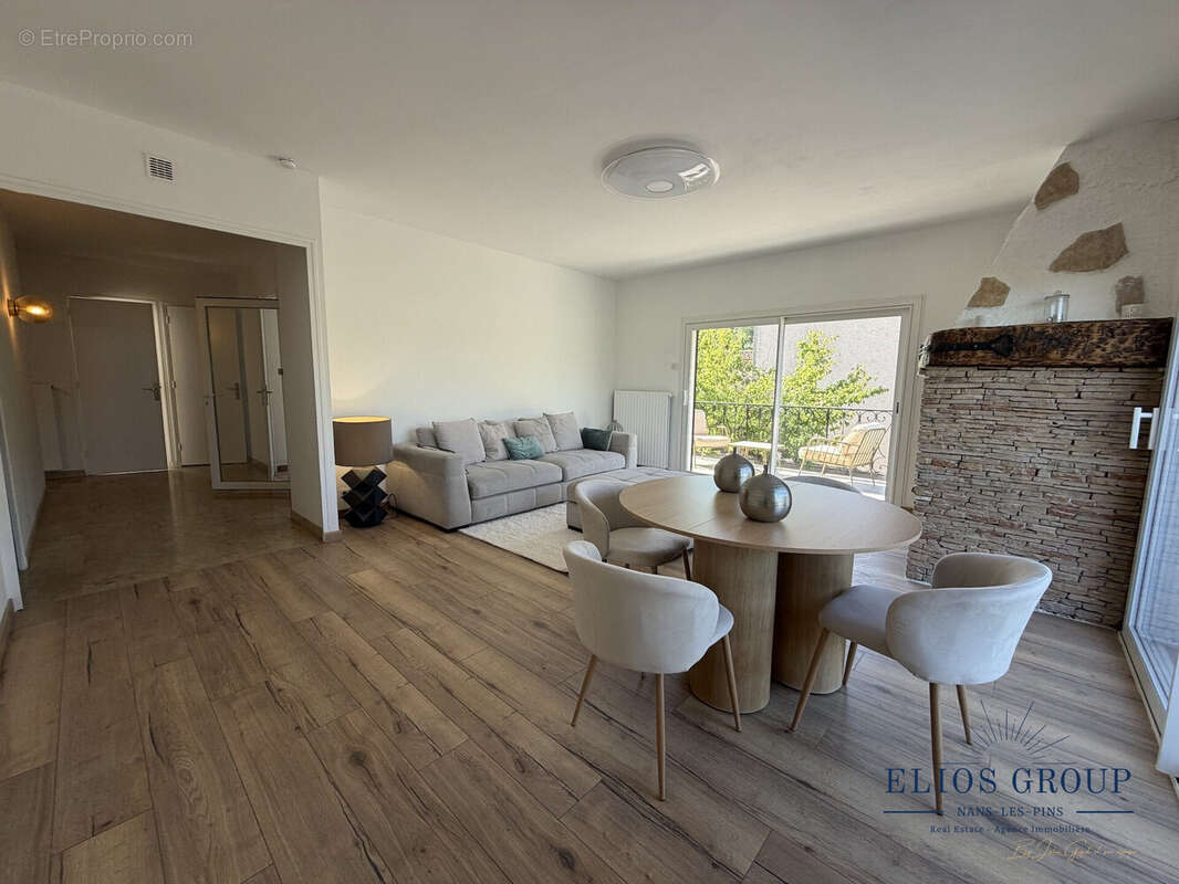 Maison 147 m² à Rougiers  - photo 2
