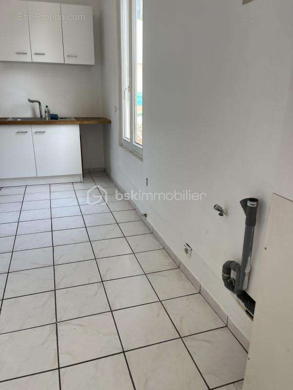 Nanterre — maison 4 chambres + dépendance 36m²  fort potentiel investisseur - photo 4