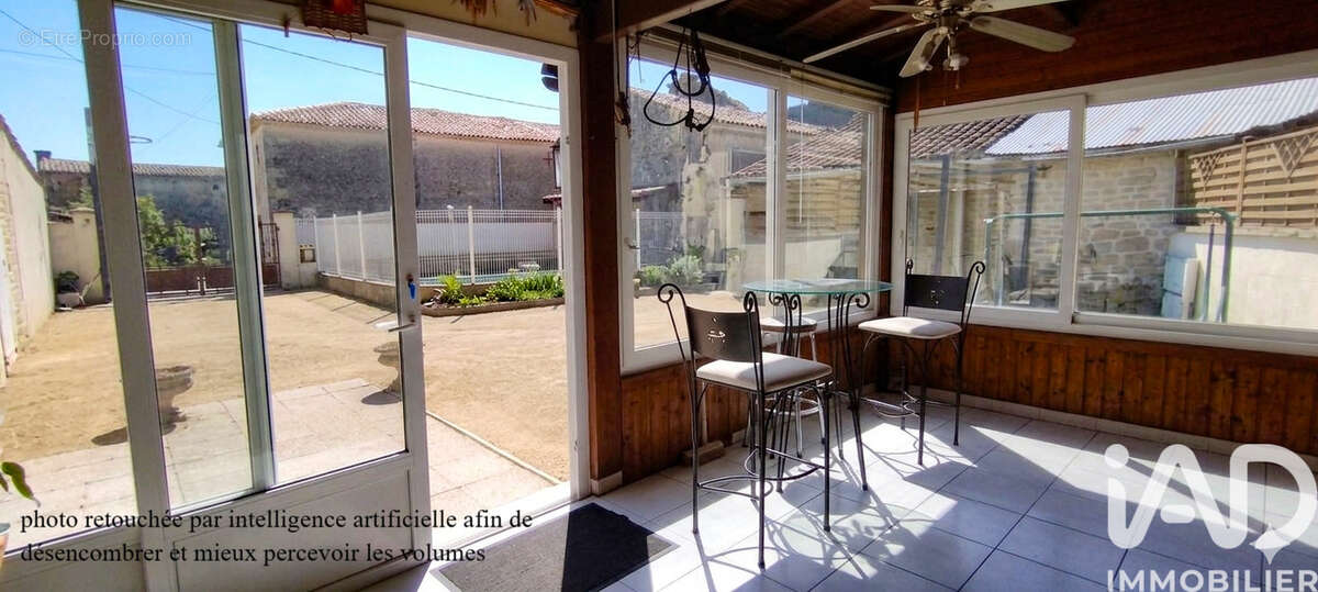 Maison 374 m² à Saint-Georges-De-Longuepierre  - photo 3