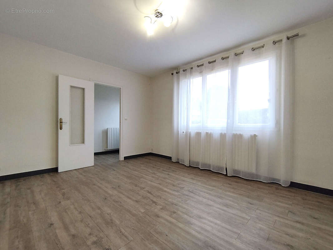 Maison à LA VILLE-AUX-DAMES