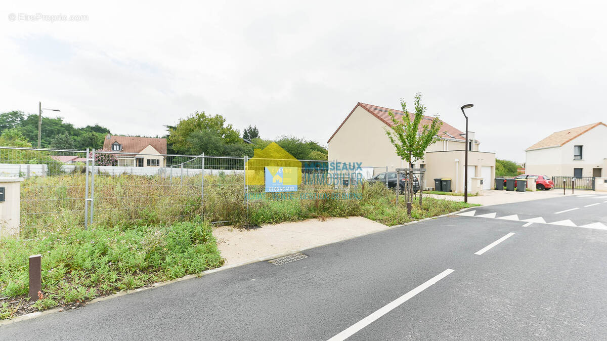 Terrain à MONTLHERY