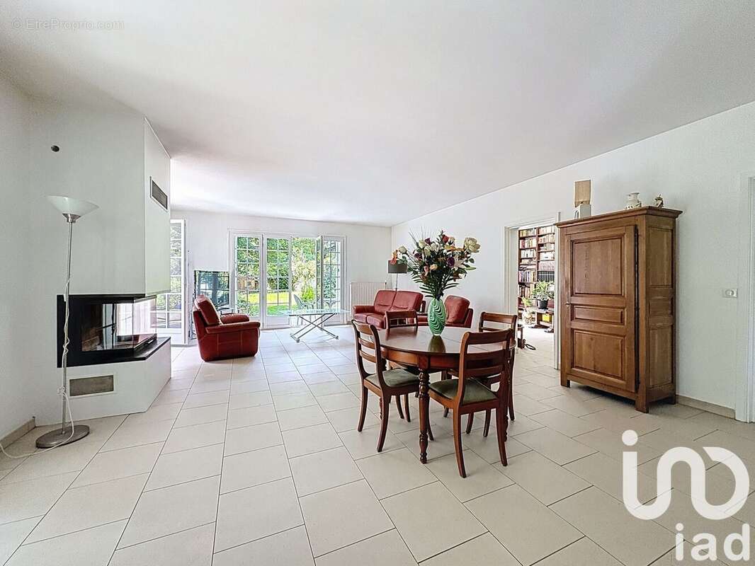 Photo 2 - Maison à DAMPIERRE-EN-YVELINES