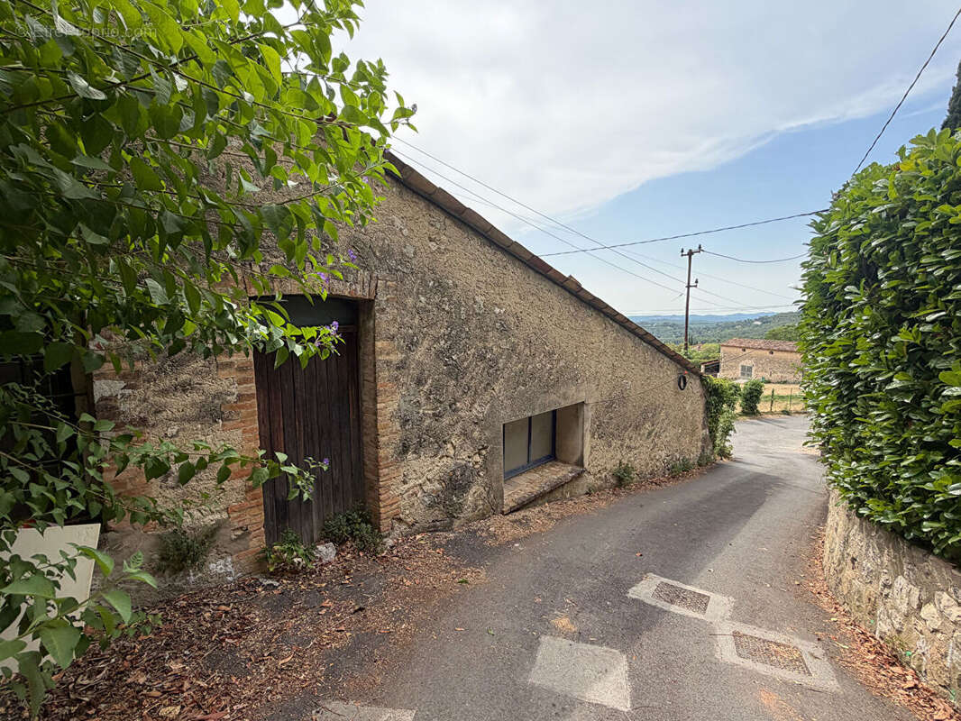 Ancien Atelier à Vendre -Seillans - photo 3