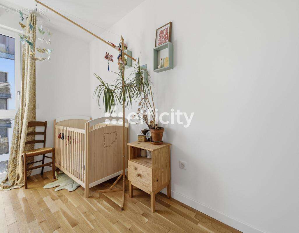 Appartement à COURBEVOIE