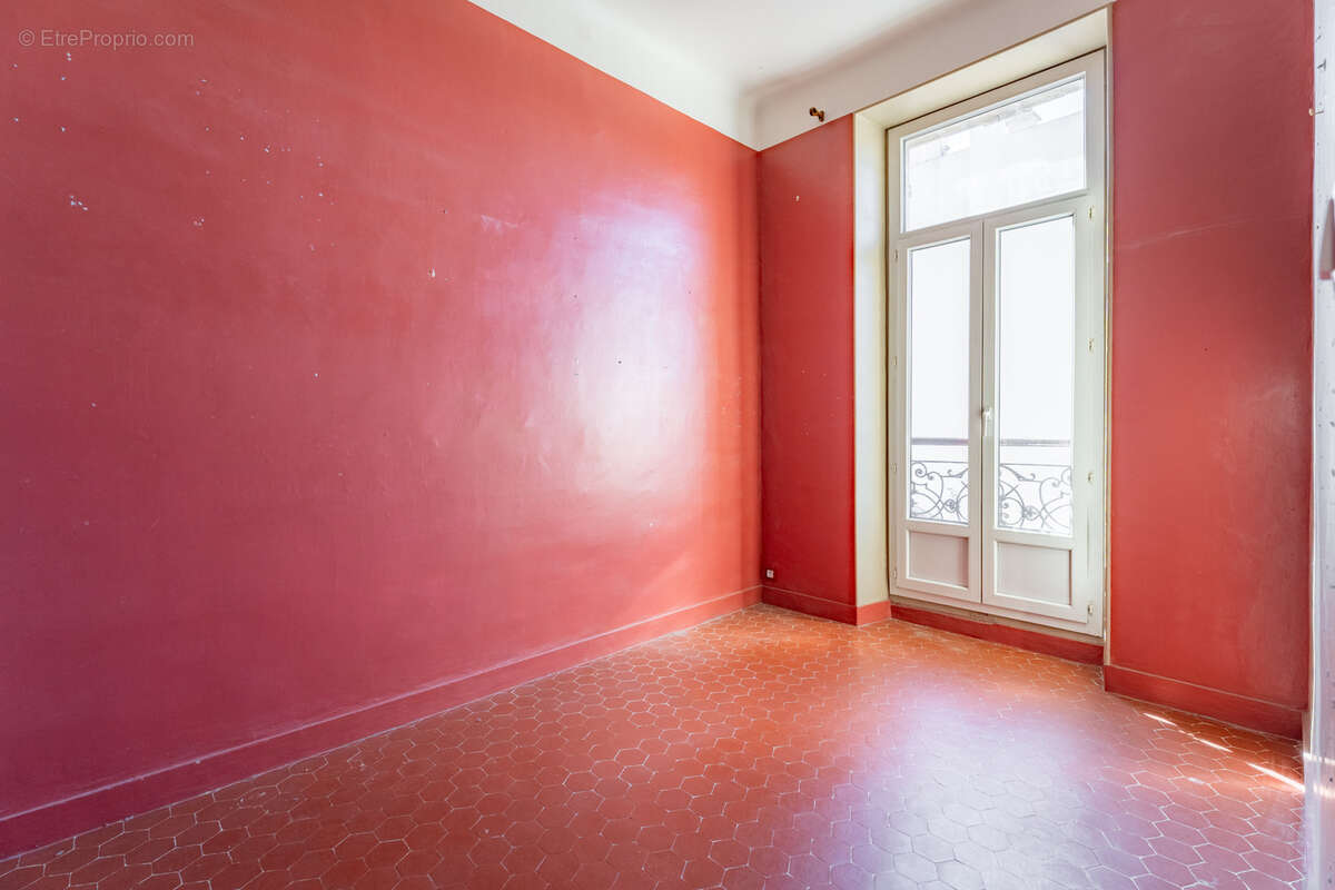 Appartement à MARSEILLE-4E