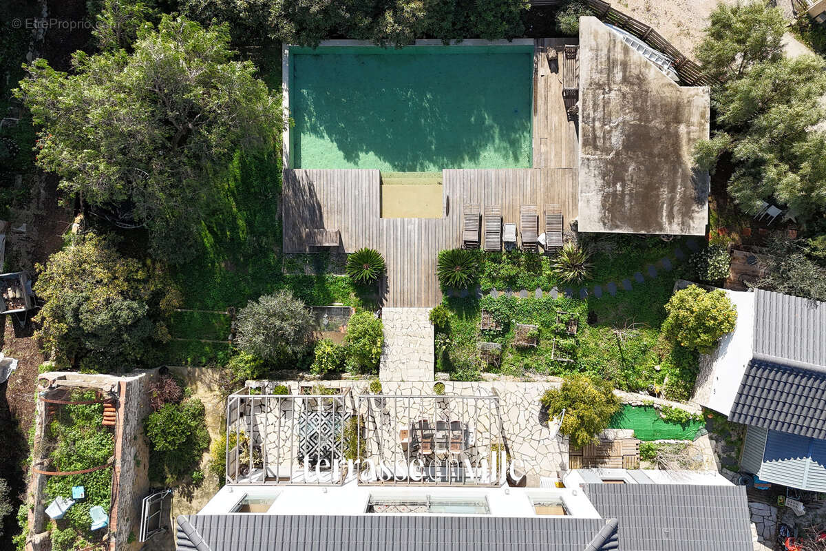 La ciotat - figuerolles - maison familiale - t6 - 204 m2 + t2 40 m2 - piscine - parcelle 1041m2 - vue mer - 1 - photo 5