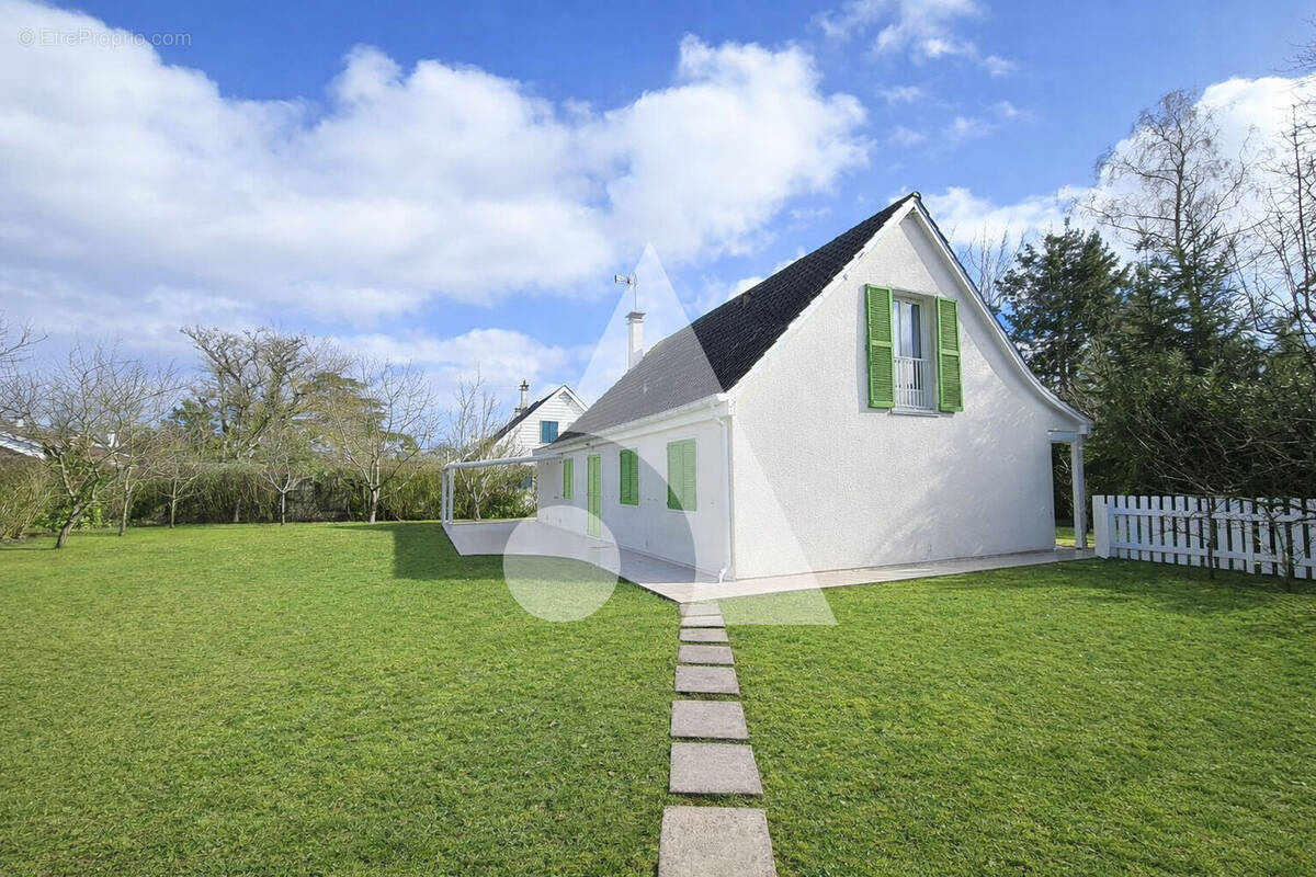 Maison à MENNECY
