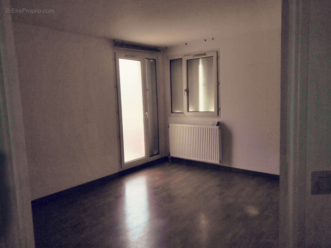 Appartement à SAINT-THIBAULT-DES-VIGNES
