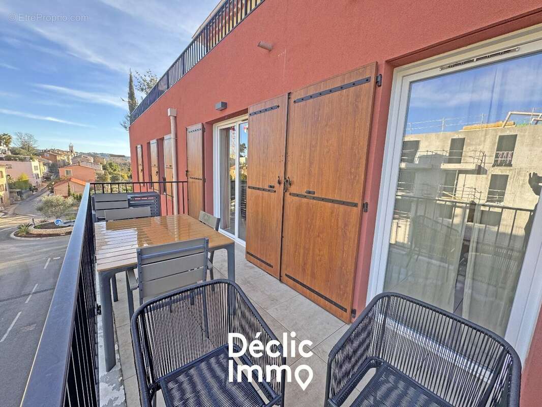 Appartement à LA ROQUETTE-SUR-SIAGNE