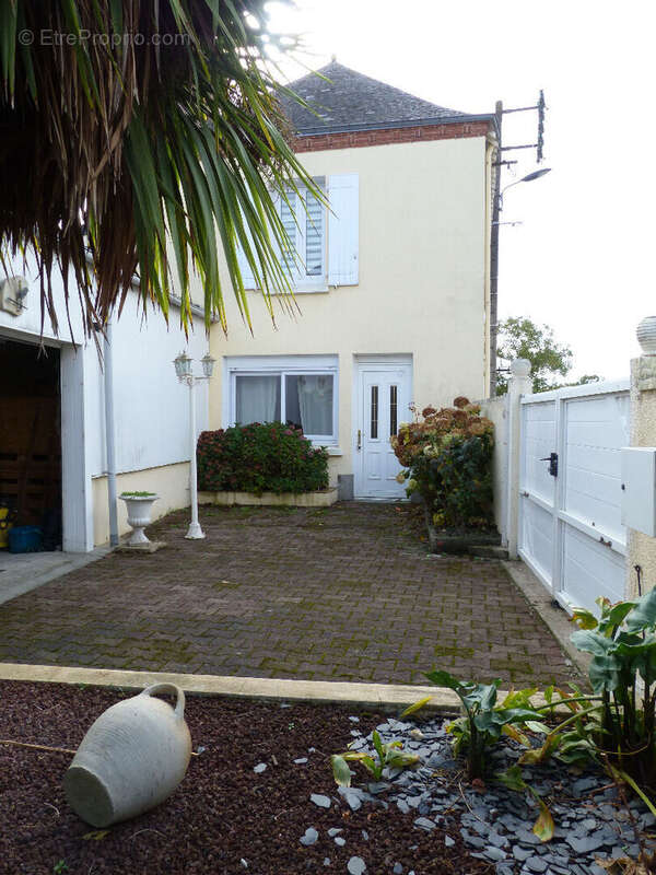 Maison à MONTIGNE-LE-BRILLANT