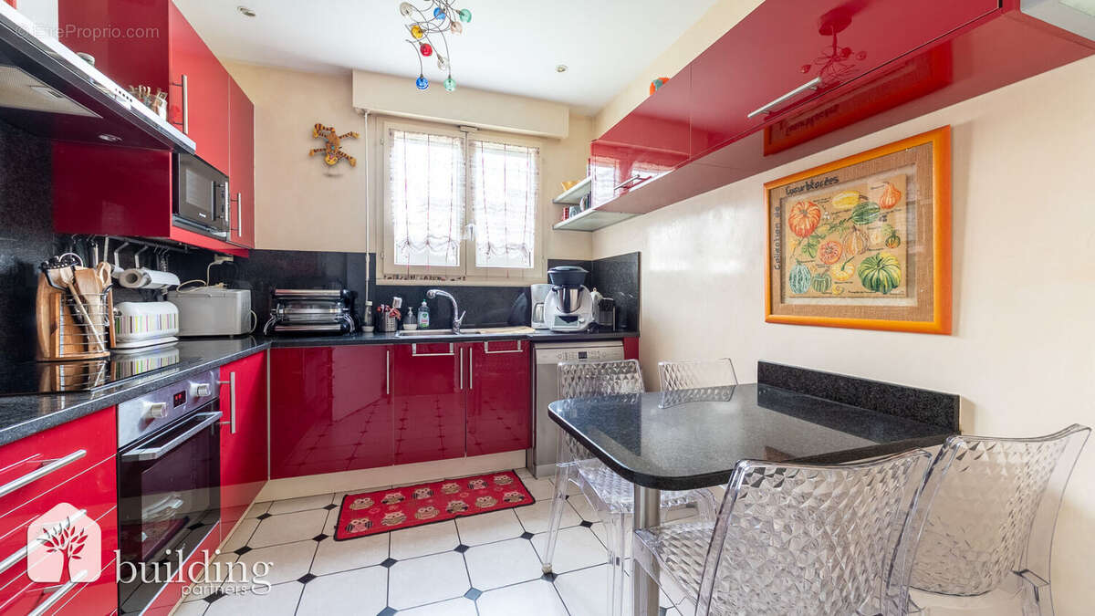 Appartement à COURBEVOIE