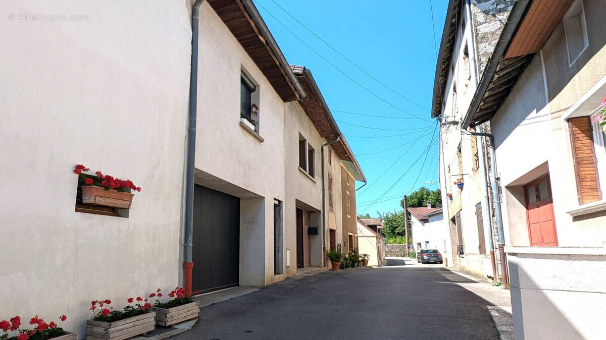Maison à COUSANCE