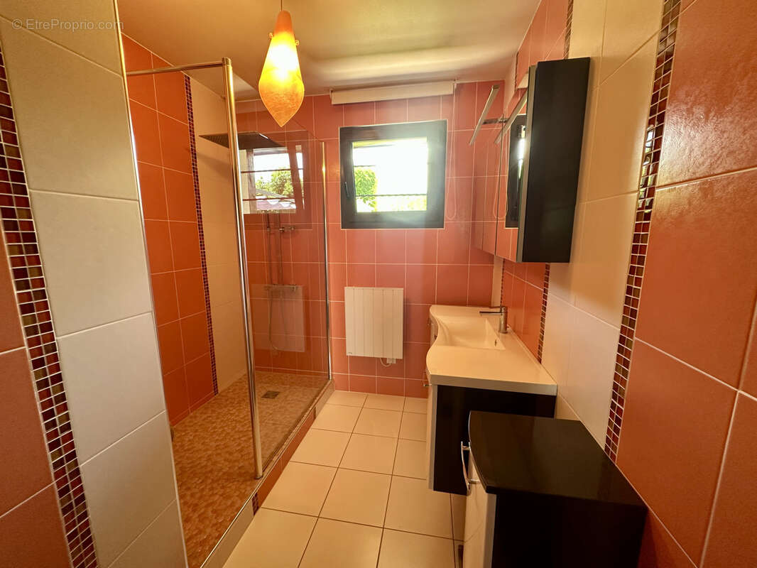 Belle maison familiale de 185 m2   Un véritable havre de paix en bord de rivière - photo 8
