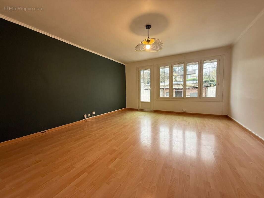 Appartement à SAINT-THIBAULT-DES-VIGNES