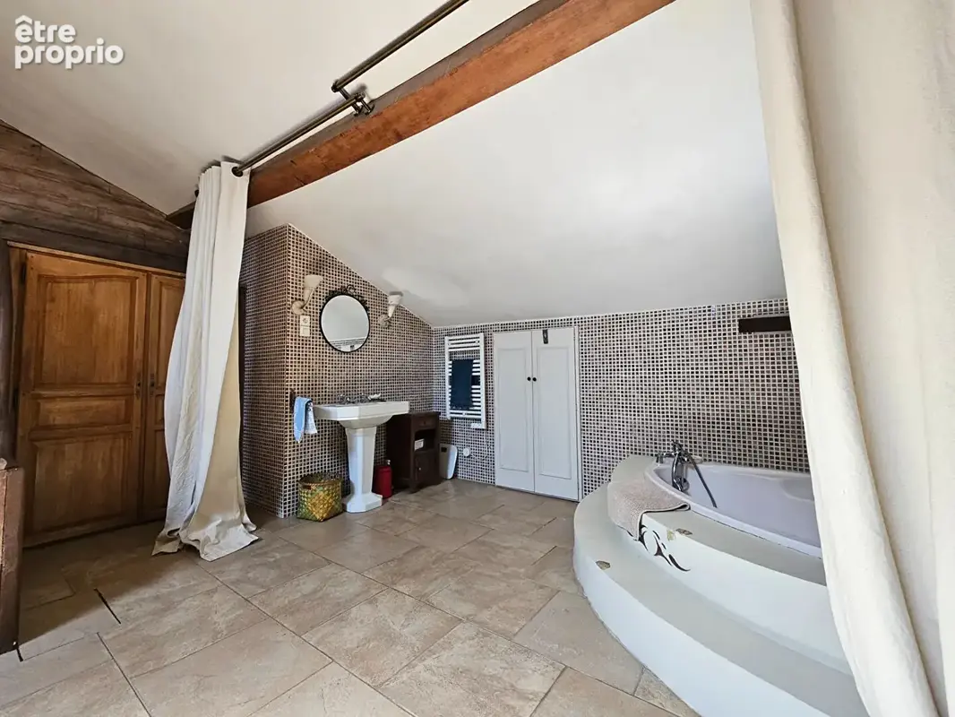 Maison vigneronne avec piscine et dépendances - photo 17