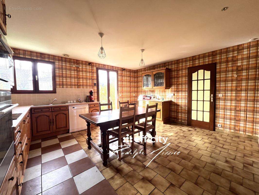 Maison à FRONTENAY-ROHAN-ROHAN