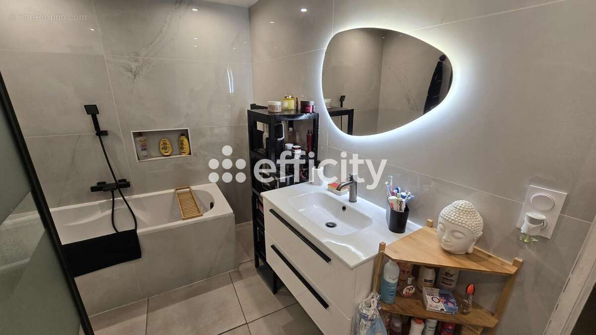 Appartement à NISSAN-LEZ-ENSERUNE