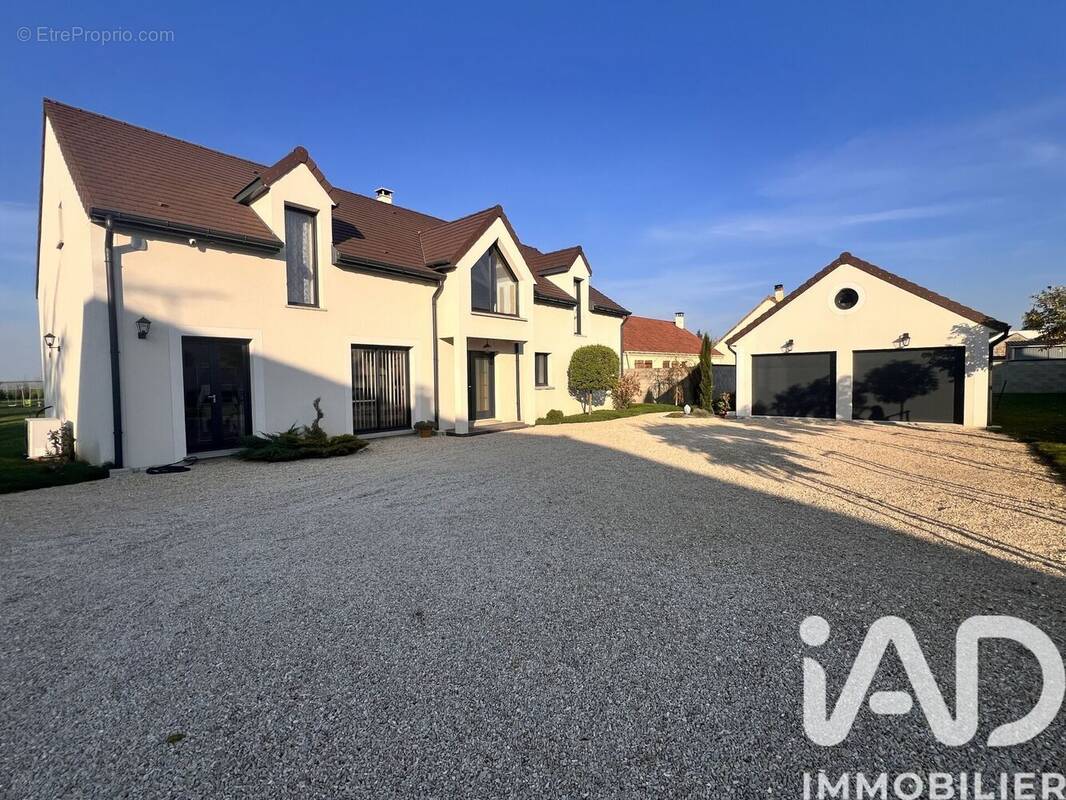 Photo 1 - Maison à LA BROSSE-MONTCEAUX