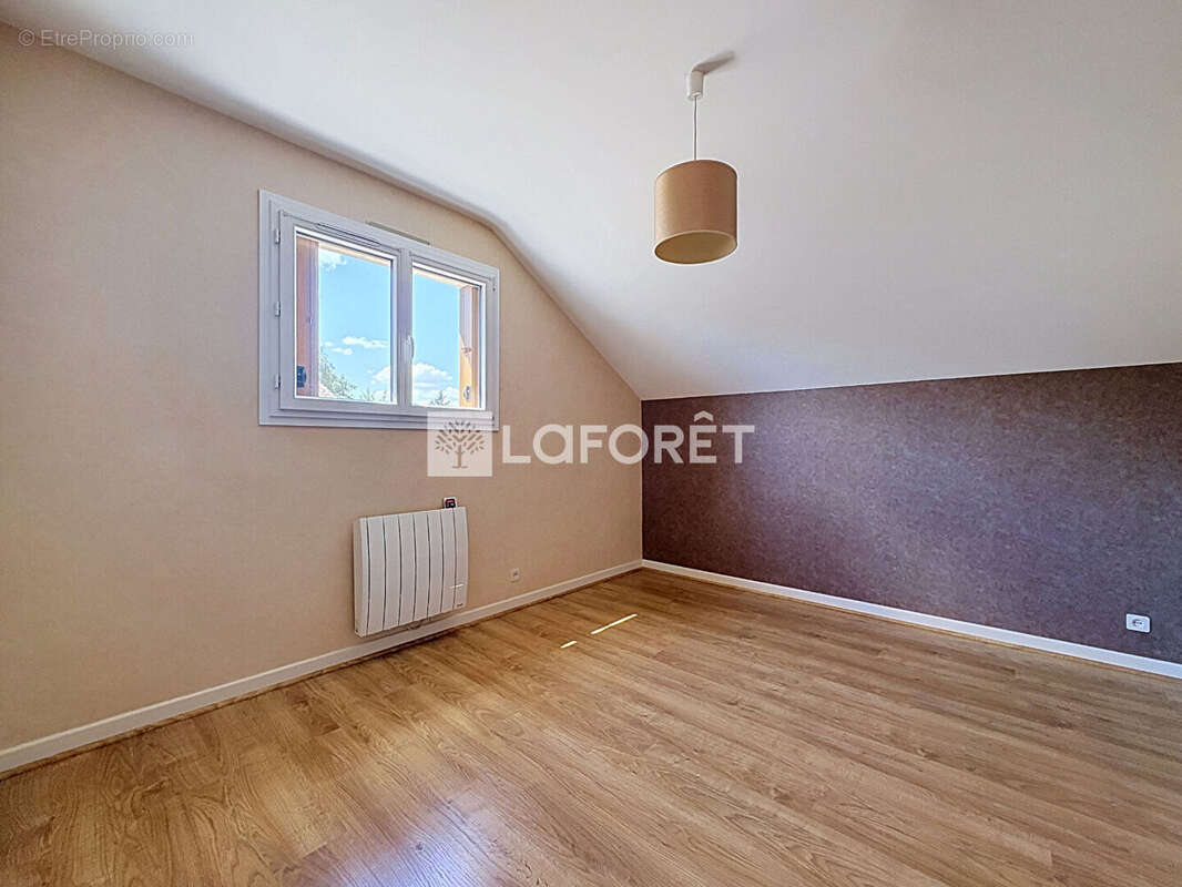 Maison Saint Denis Les Bourg 8 pièces 152 m2 - photo 13
