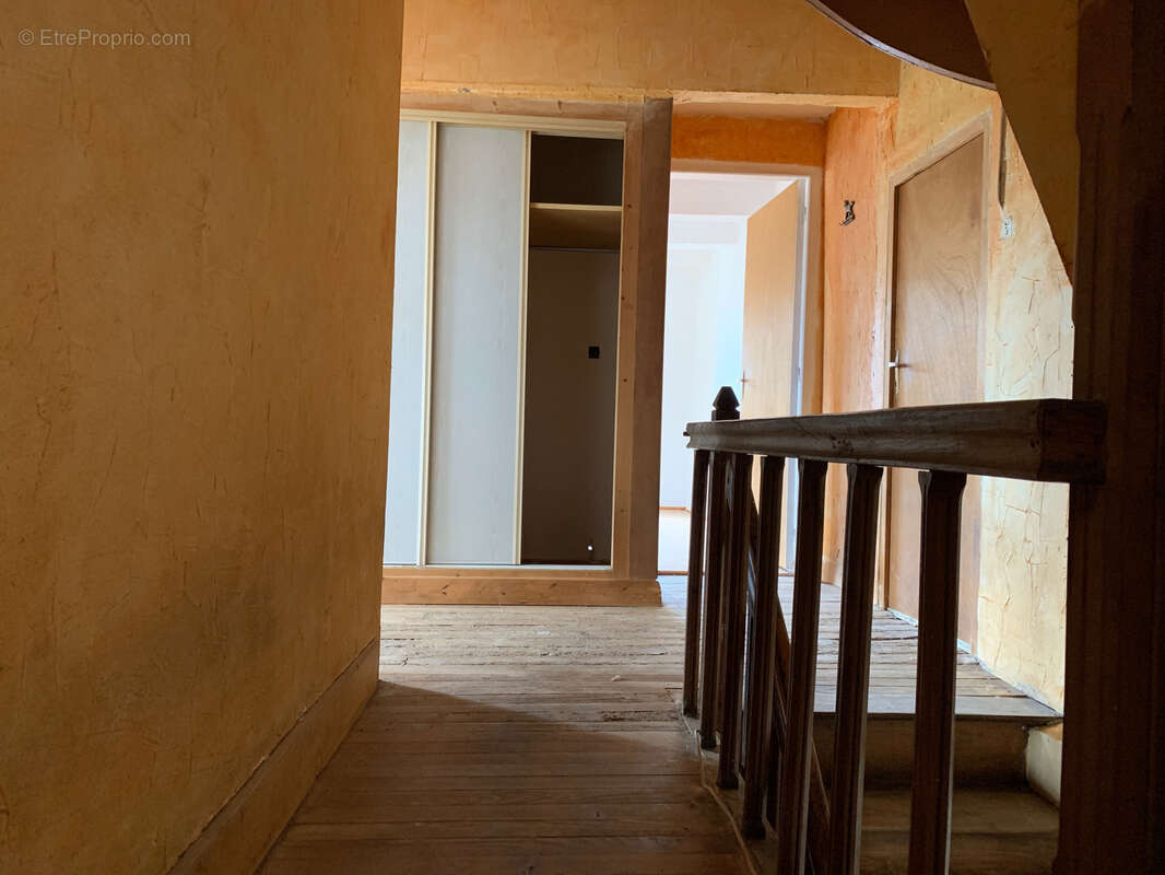 Maison à ESPINASSE