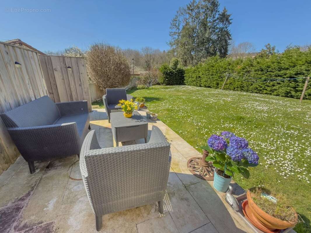 Maison à SAINT-SAUD-LACOUSSIERE