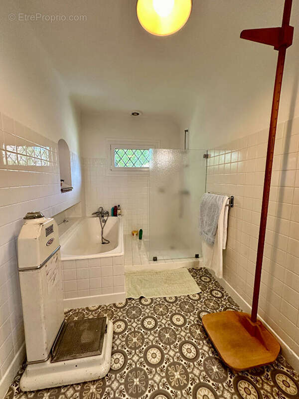 Maison à LA CHAPELLE-AUX-SAINTS