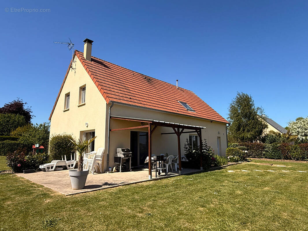 Maison à CLEVILLE