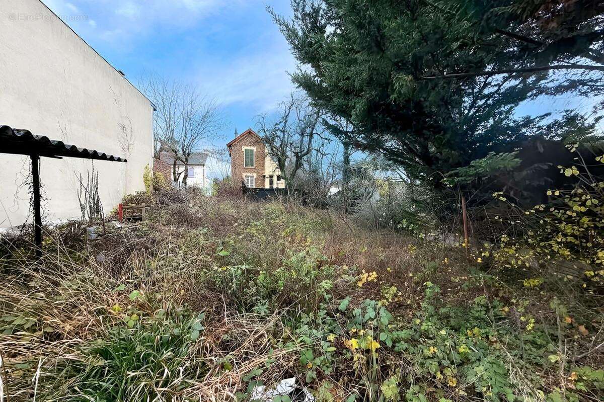 Terrain à BOISSY-SAINT-LEGER