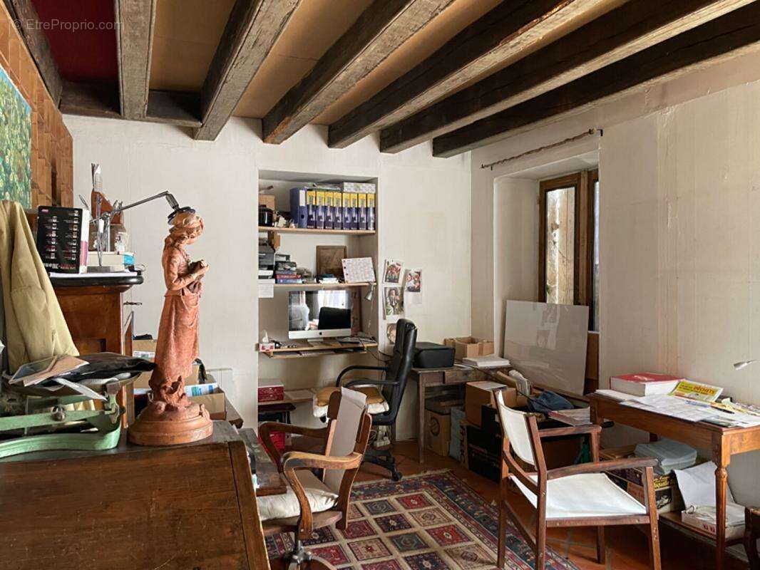 Maison Sainte Solange 7 pièce(s) 280 m2 sur terrain de  845 m² - photo 3