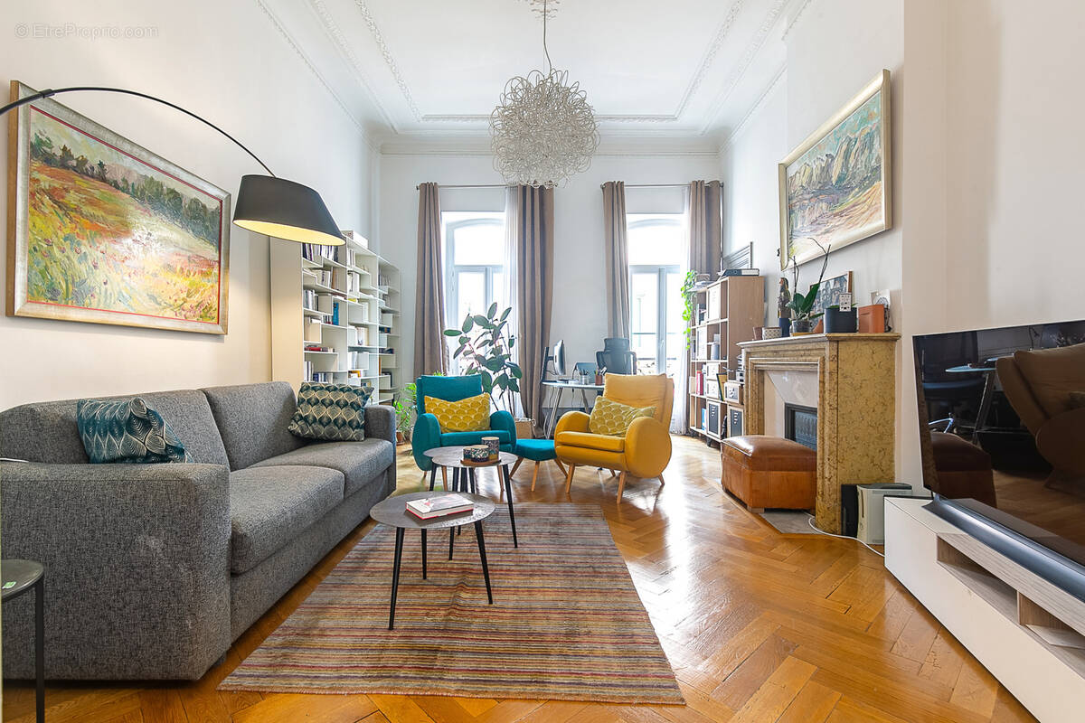 Appartement à MARSEILLE-6E