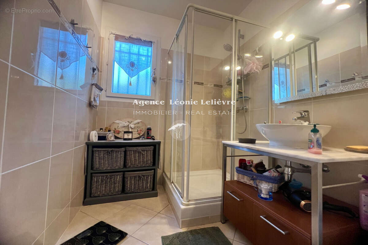 Appartement à LES ISSAMBRES