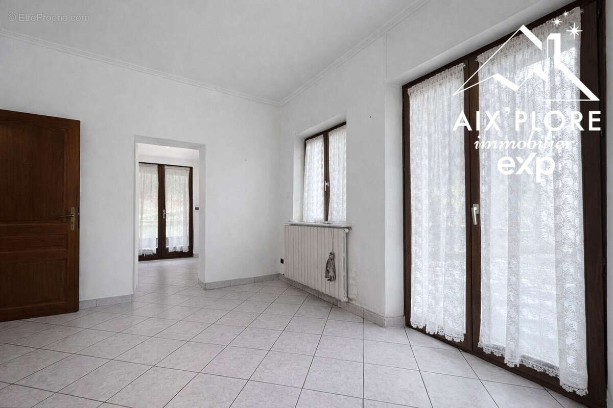 Appartement 81 m² à Chambery  - photo 8