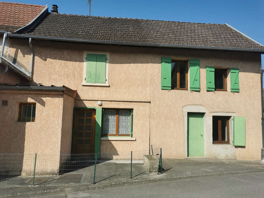 Maison à MONTALIEU-VERCIEU