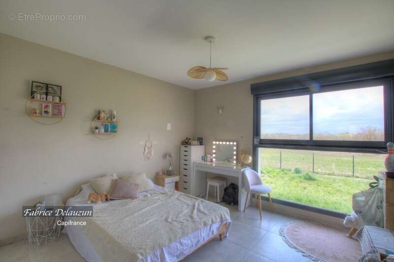 Maison à SAINT-SAUVEUR-DE-CRUZIERES