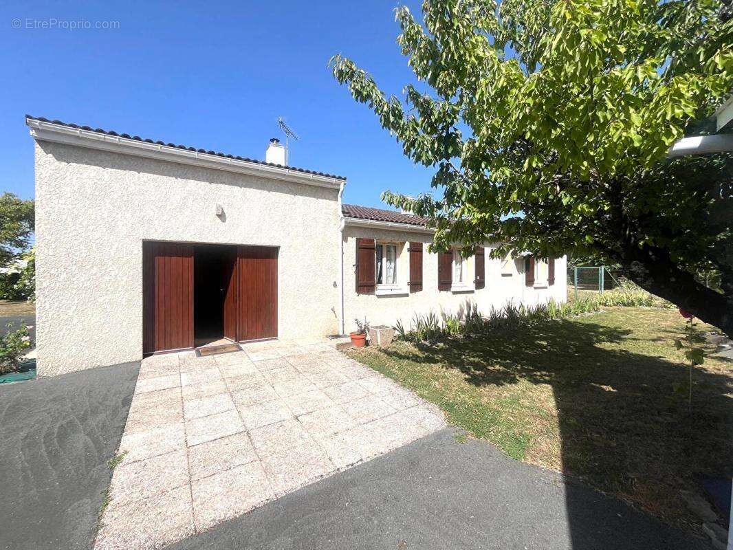 Maison  5 pièce(s) 109 m2 avec garage et dépendances - photo 14