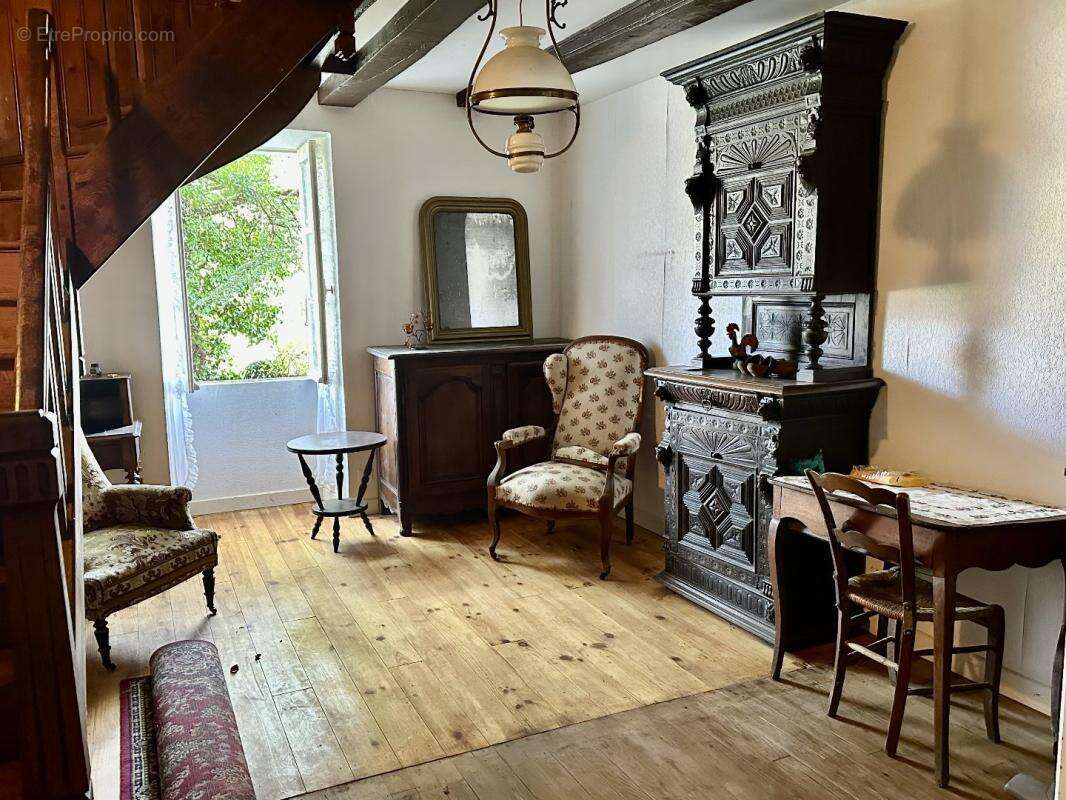 Maison à CREYSSE