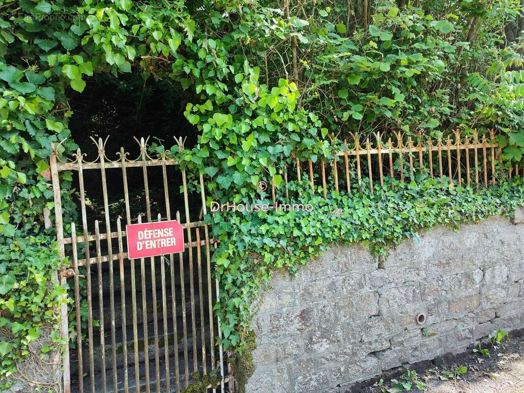 Terrain à SAINTE-MARIE-LAUMONT