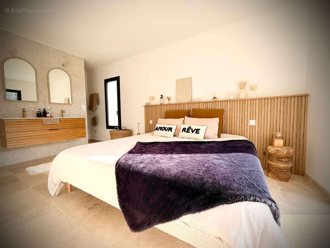 Maison à SUZE-LA-ROUSSE