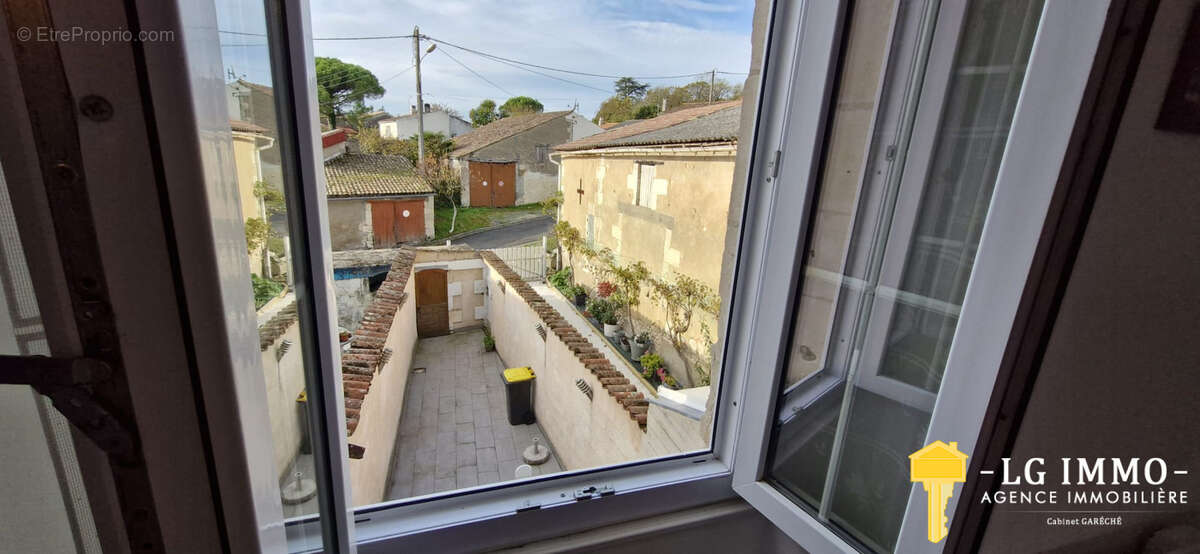 Maison à MORTAGNE-SUR-GIRONDE