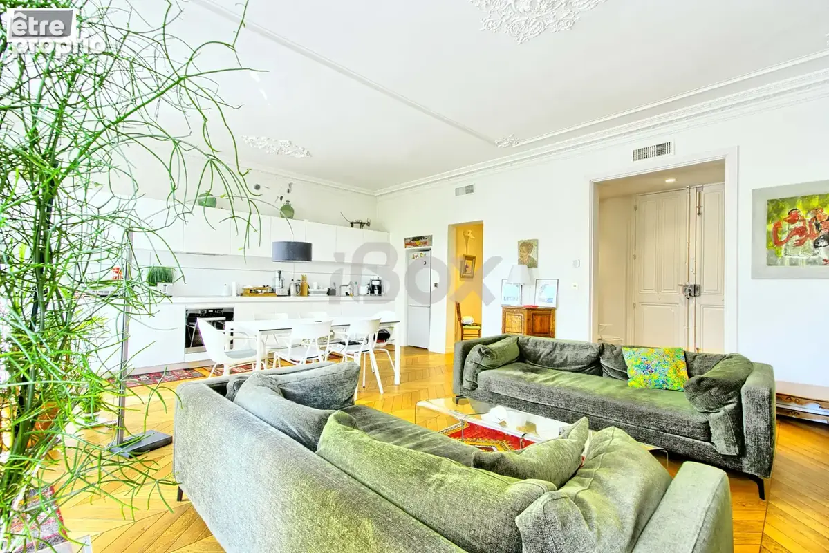 Toulon haute ville - dans un immeuble haussmannien magnifique appartement t4 de 127m2 3 chambres cave et chamb - photo 4
