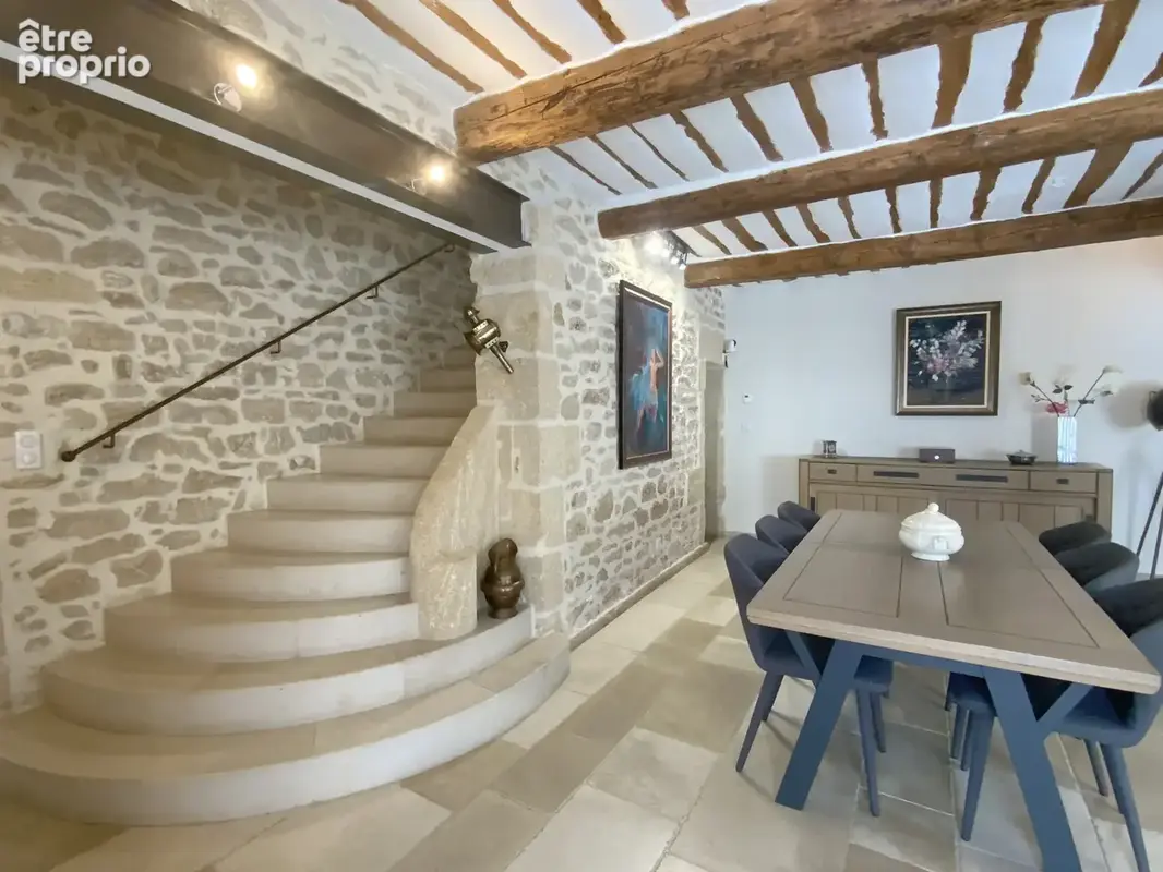 Maison de charme en pierre  en plein coeur de village. - photo 14