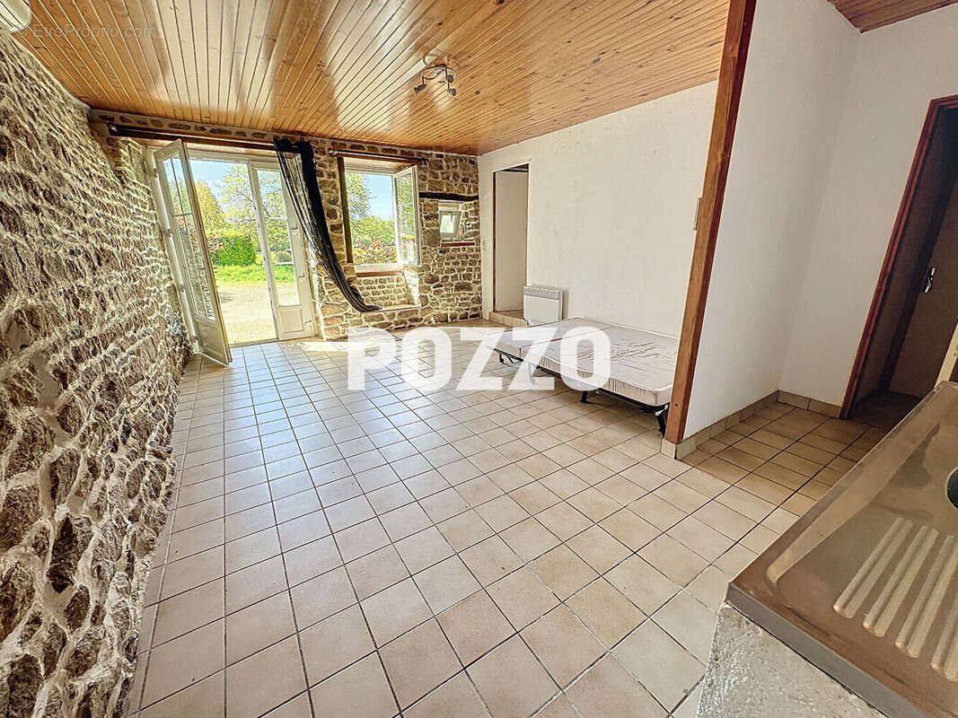 A Vendre - Le Val Saint Père - Ensemble immobilier 20 pièce(s) 450 m² - Terrain de 38000 m² libre de tout bail - photo 8