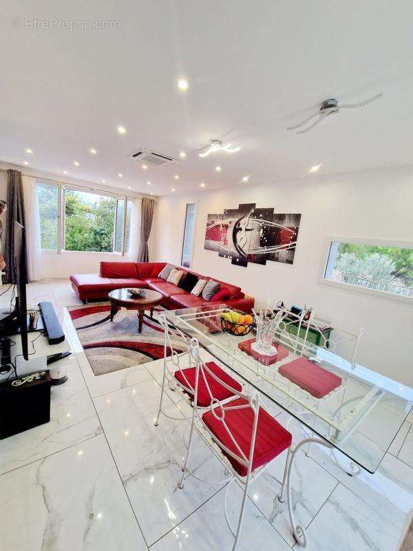 Appartement à LE ROVE